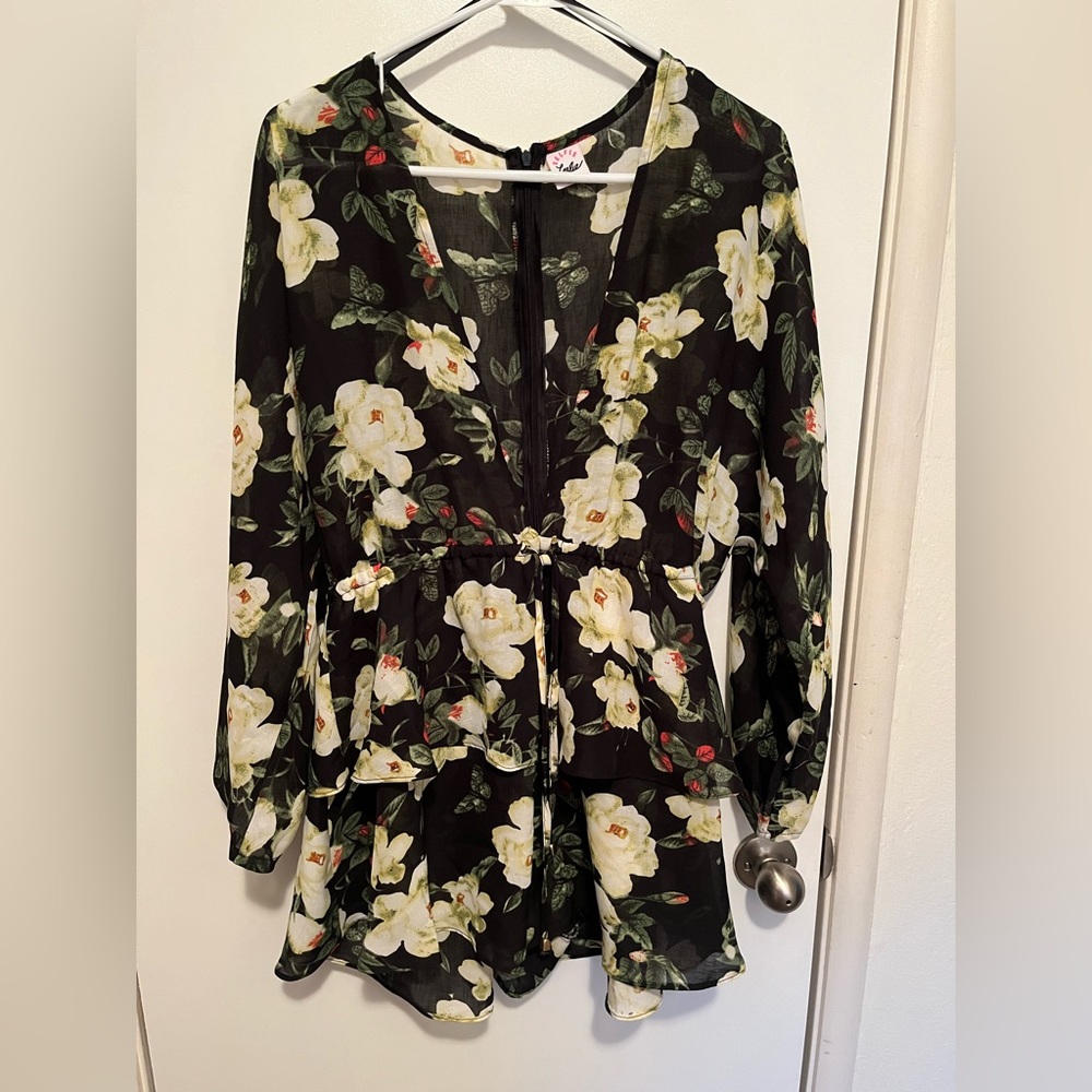 Selfie Leslie long sleeve floral romper